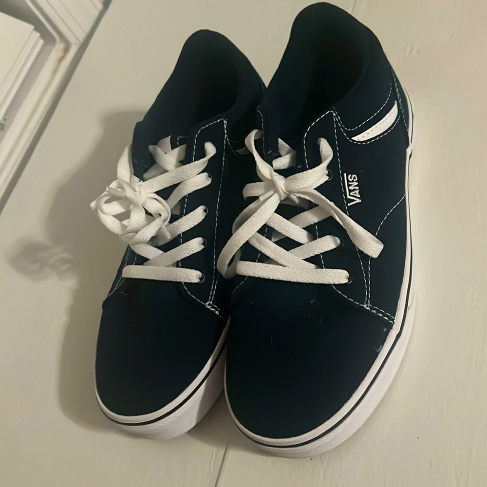 vans Big kid size 5 worn once, Navy